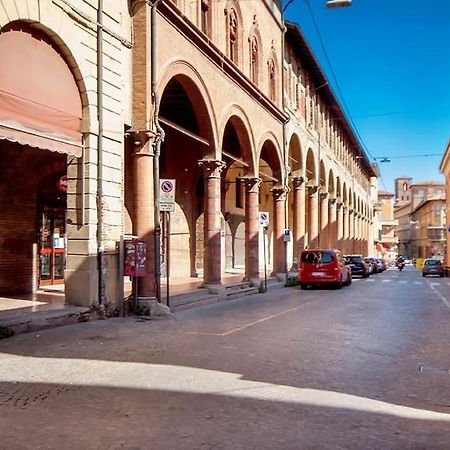 Ground Floor Luxe Historic Studio City Centre Apartment Bologna Bagian luar foto
