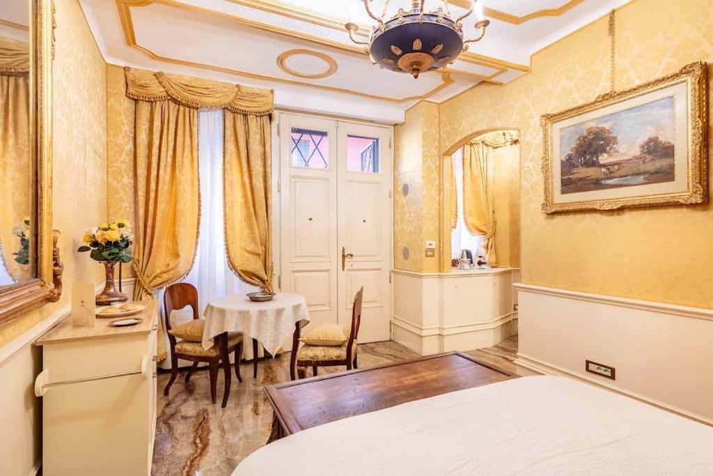 Ground Floor Luxe Historic Studio City Centre Apartment Bologna Bagian luar foto