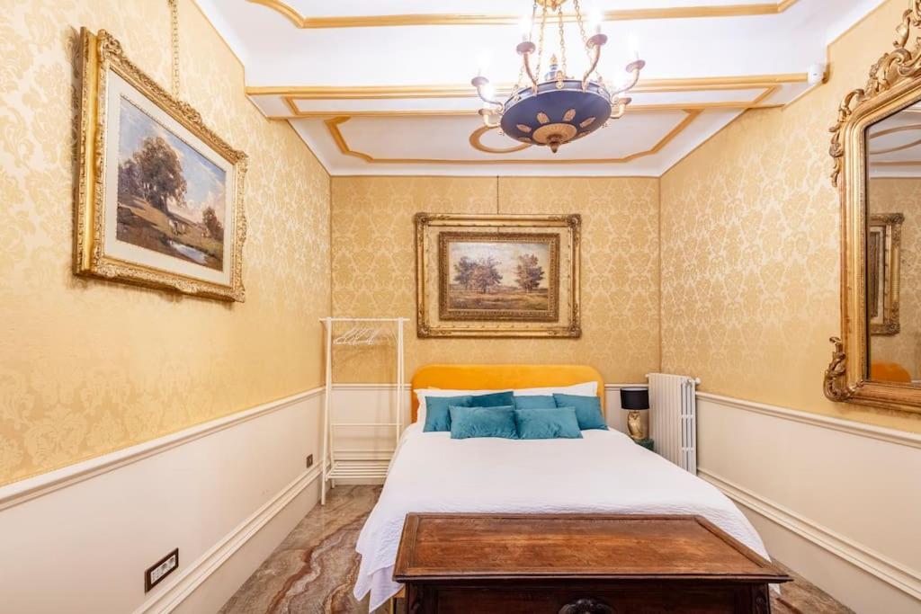 Ground Floor Luxe Historic Studio City Centre Apartment Bologna Bagian luar foto